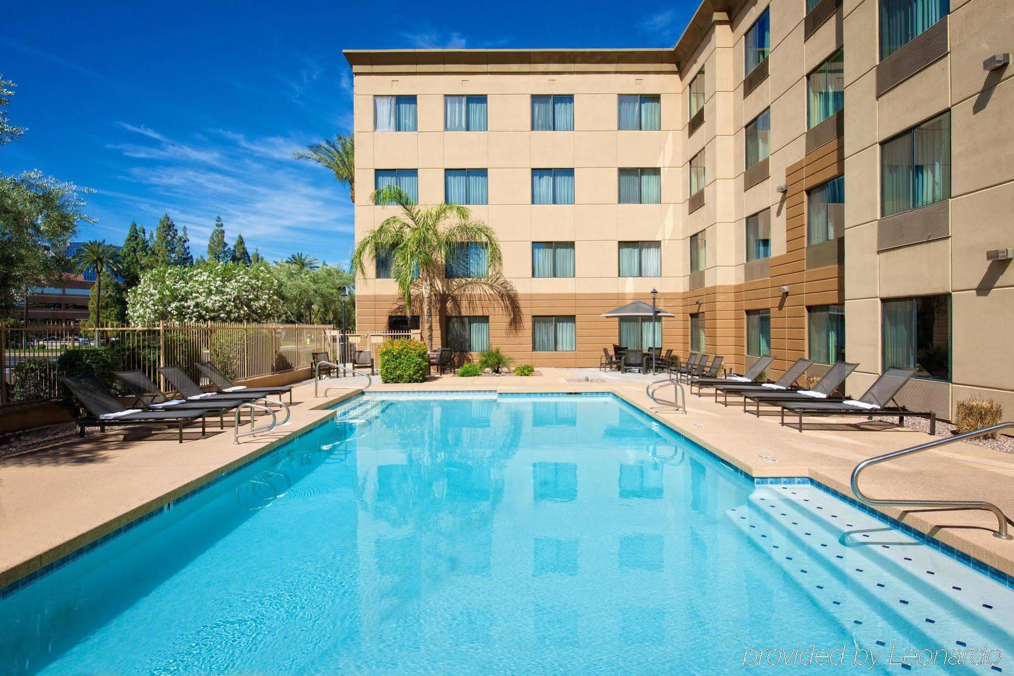 Hampton Inn Phoenix Airport North Exterior photo